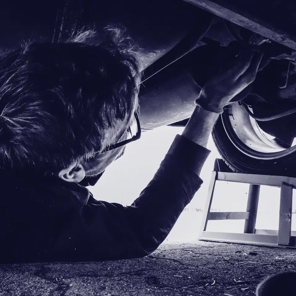 Inspektion vom Unterbau des Autos | Fachmann für Ihr Auto